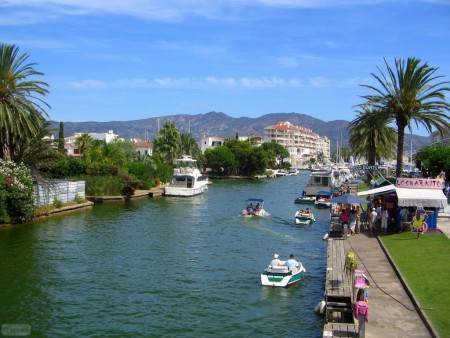 Empuriabrava1C_Stad van grachten en kanalen